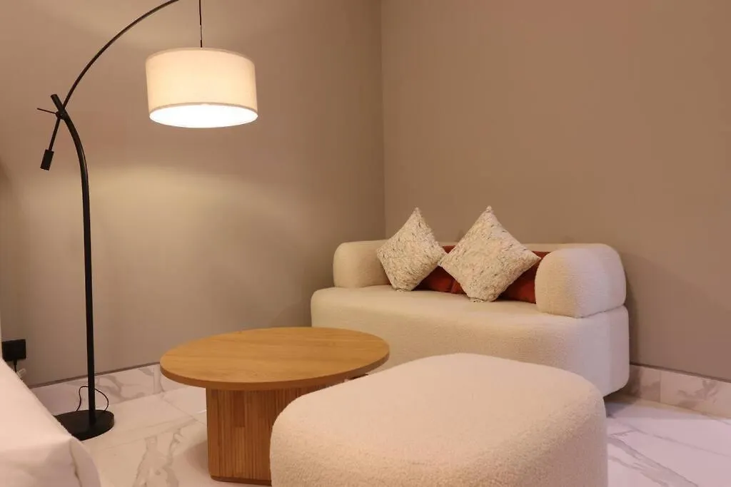Brand New Chic Studio Apartment Dubai 0*,