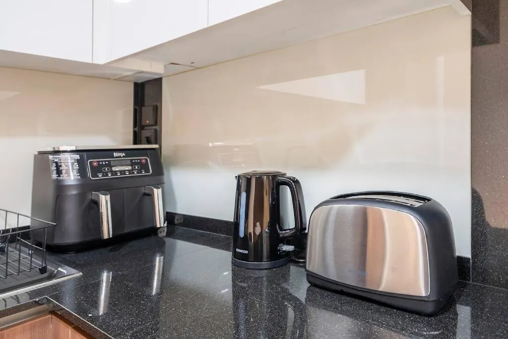 Brand New Chic Studio Apartment Dubai