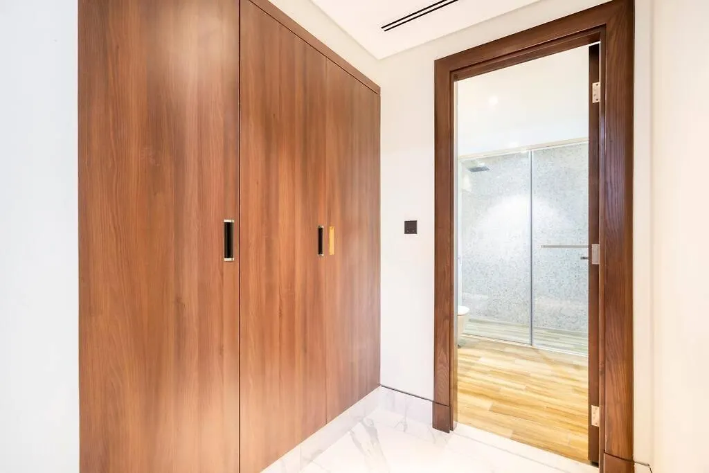 Brand New Chic Studio Apartment Dubai 0*,